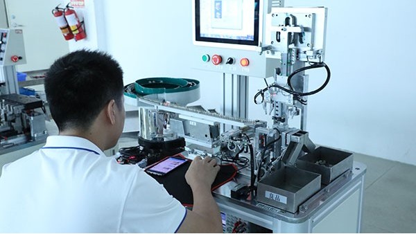 全自動點膠機(jī)