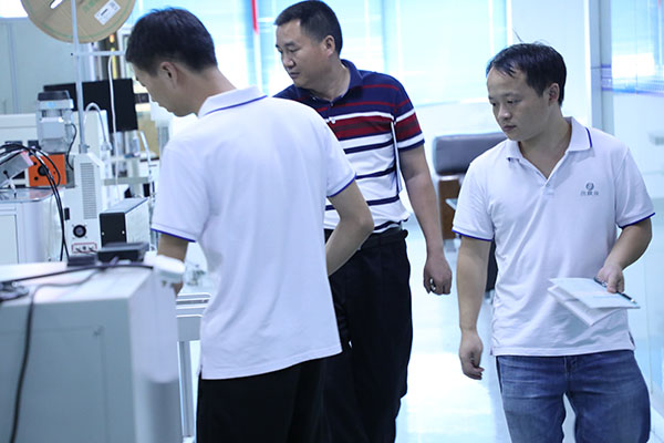 廣州全自動(dòng)點(diǎn)膠機(jī)客戶