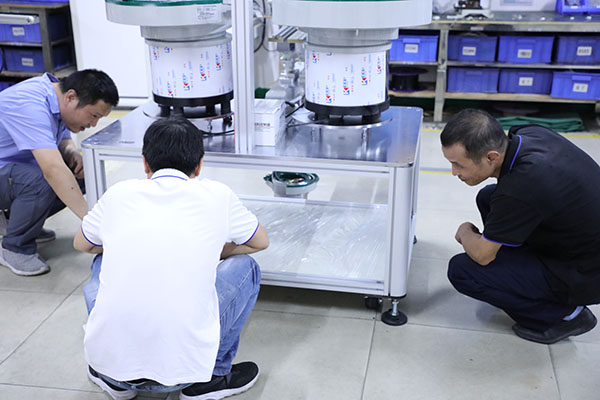 全自動(dòng)點(diǎn)膠機(jī)設(shè)備