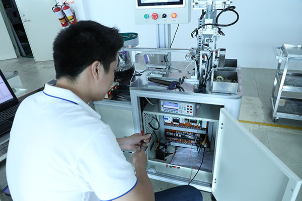多角度自動(dòng)點(diǎn)膠機(jī)