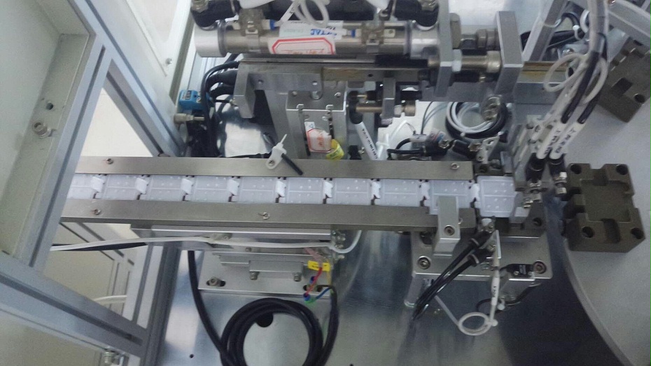 電池蓋自動組裝機結(jié)構(gòu)