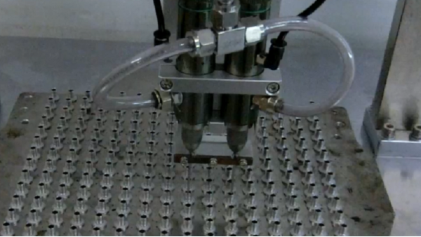 點膠機設(shè)備-各種機型選擇性大-創(chuàng)精銳點膠機