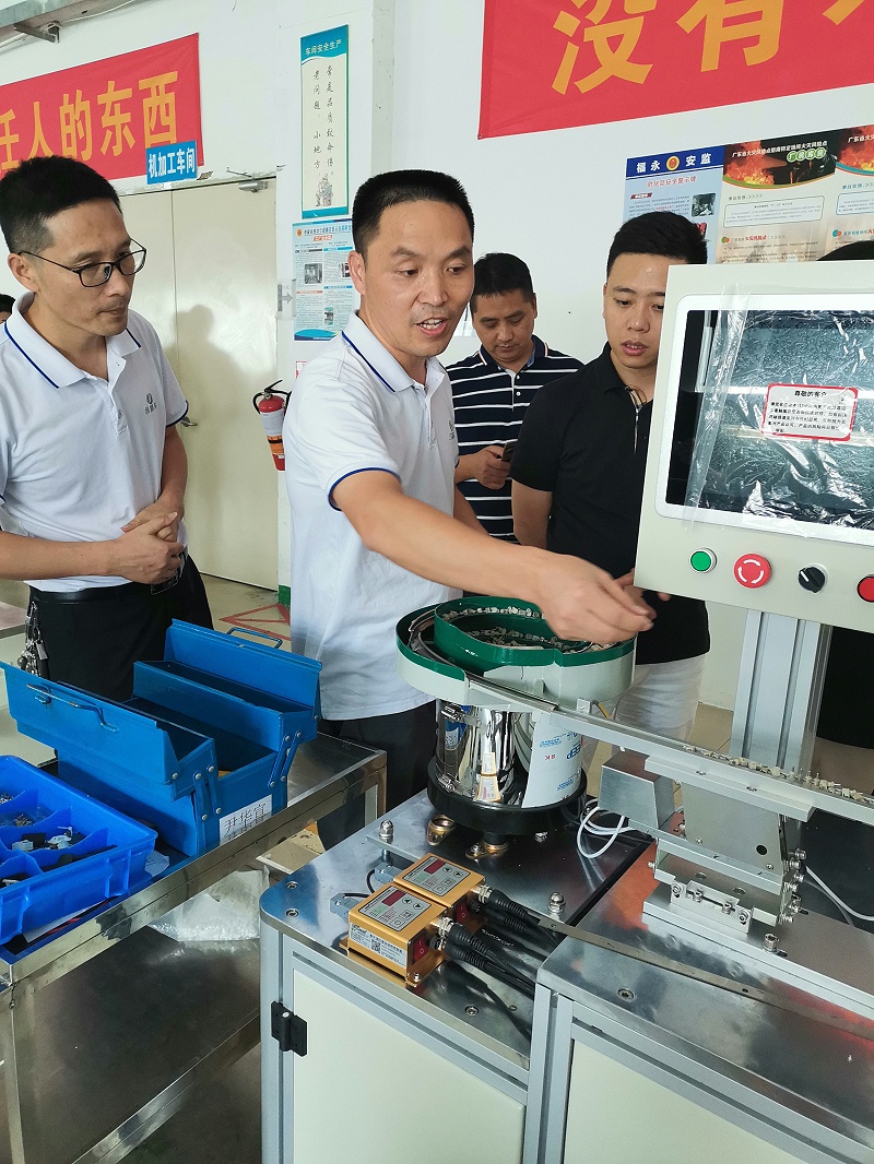 自動點(diǎn)膠機(jī)