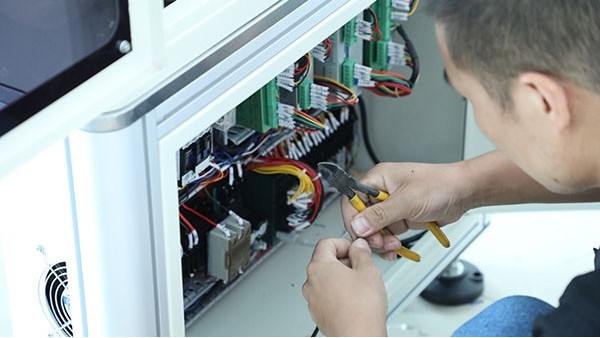 重慶四軸點(diǎn)膠機(jī)